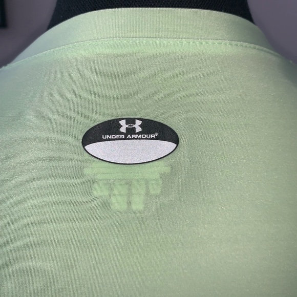 Under armour long sleeve- Medium - Picture 4 of 5